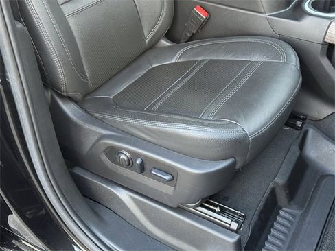 Used 2023 GMC Sierra 2500 Denali w/ Denali Black Diamond Edition image 18