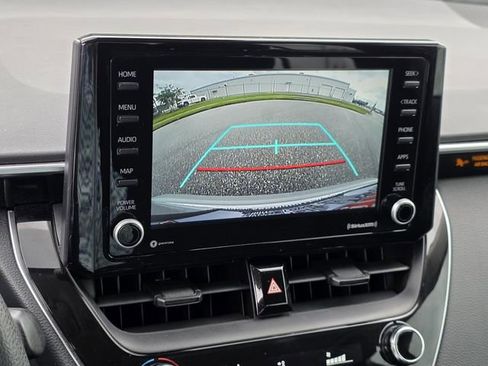 Used 2022 Toyota Corolla LE FWD image 12