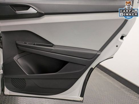 Used 2022 Volkswagen Taos SE w/ IQ.Drive SE Package image 27