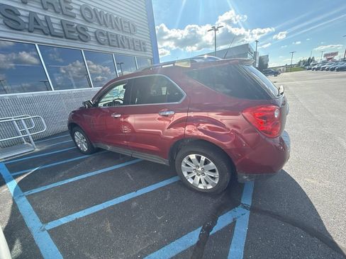 Used 2010 Chevrolet Equinox LT w/ Chrome Appearance Package FWD image 4