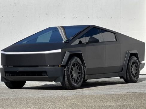 Used 2024 Tesla Cybertruck AWD Crew Cab image 7