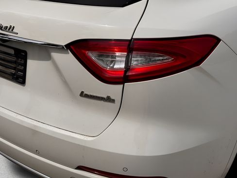 Used 2017 Maserati Levante S AWD/4WD image 27