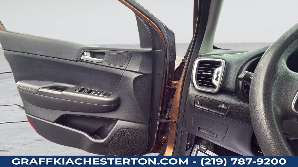 Used 2018 Kia Sportage LX AWD/4WD image 26