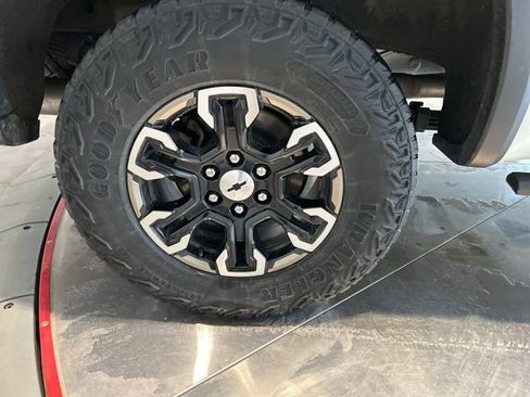 Used 2023 Chevrolet Silverado 1500 ZR2 w/ Technology Package image 17