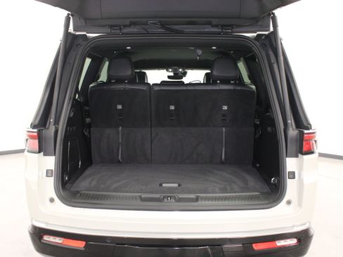Used 2022 Jeep Wagoneer Series II RWD image 13