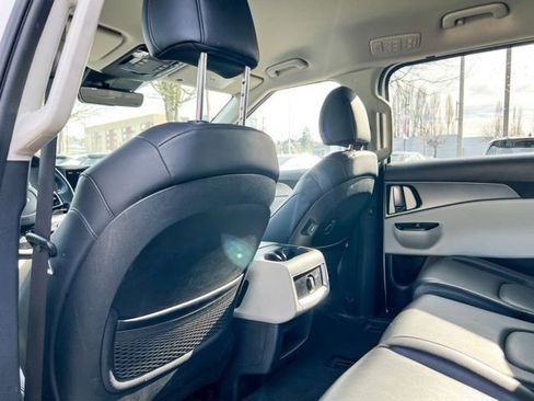 Certified 2024 Kia Carnival LX image 11