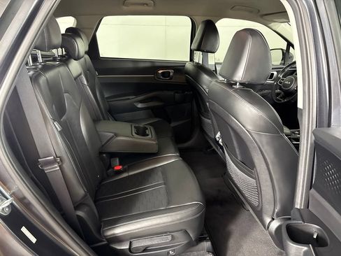 Used 2024 Kia Sorento S FWD image 19