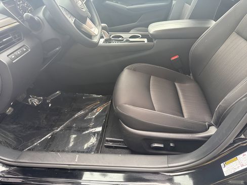 Used 2024 Nissan Altima 2.5 SV image 30