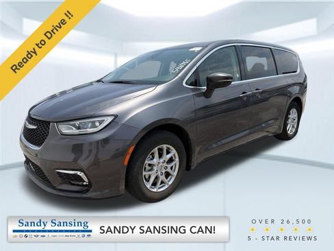 Used 2023 Chrysler Pacifica Touring-L FWD image 1