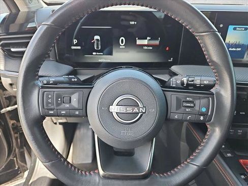 Used 2025 Nissan Kicks SR FWD image 13