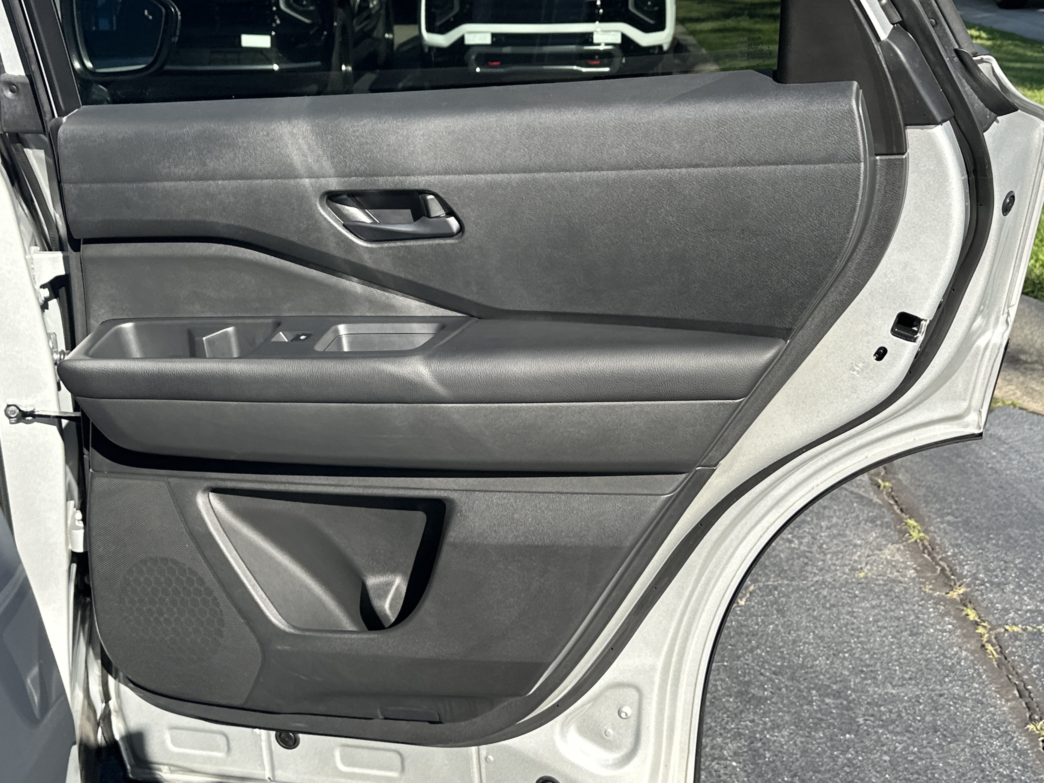 Used 2024 Nissan Pathfinder SV FWD image 16