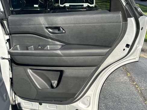 Used 2024 Nissan Pathfinder SV FWD image 16