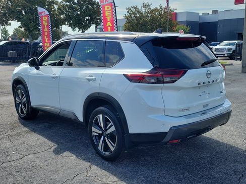 Certified 2025 Nissan Rogue SL FWD image 8