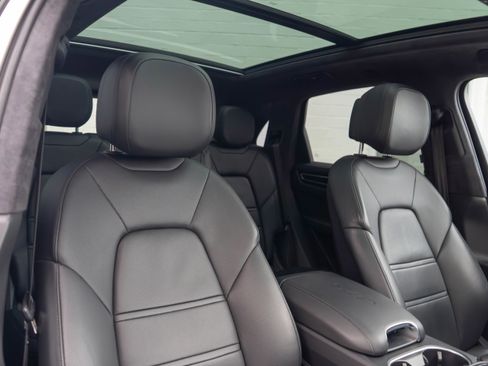 Used 2022 Porsche Cayenne GTS image 33