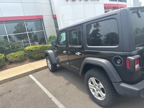Used 2020 Jeep Wrangler Unlimited Sport S AWD/4WD image 3