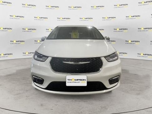 Used 2023 Chrysler Pacifica Limited FWD image 8