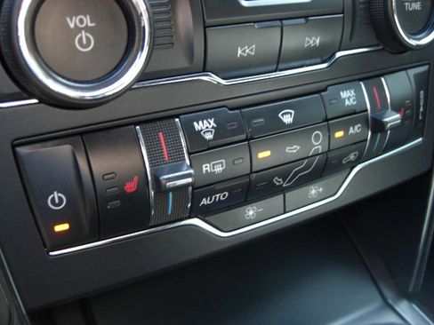 Used 2017 Ford Explorer XLT w/ Equipment Group 202A image 23