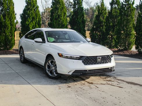 New 2026 Honda Accord EX-L image 2