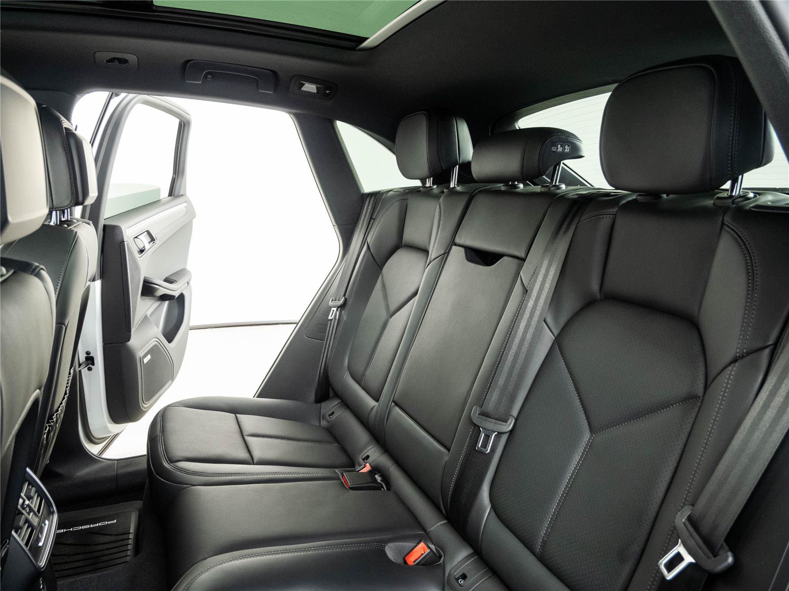 New 2026 Porsche Macan Turbo AWD/4WD image 22