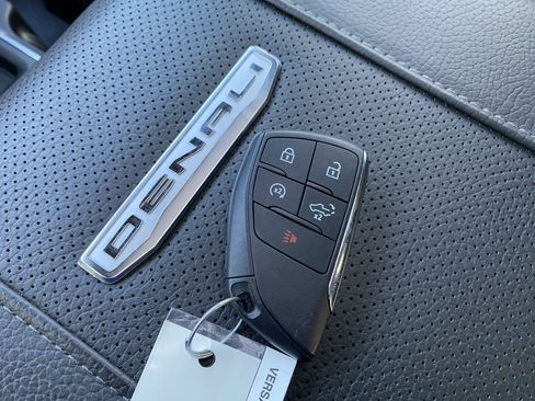 Used 2024 GMC Sierra 2500 Denali w/ Denali Reserve Package image 40