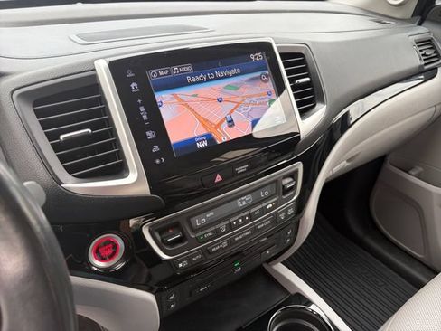 Used 2017 Honda Pilot Elite image 12