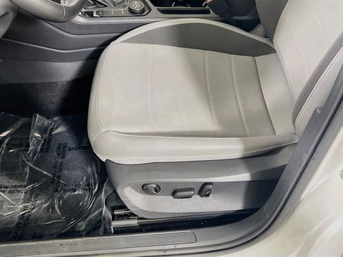 Used 2023 Volkswagen Taos SE image 18