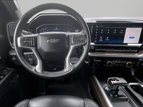 Used 2024 Chevrolet Silverado 1500 LT Trail Boss w/ LT Trail Boss Premium Package AWD/4WD image 5