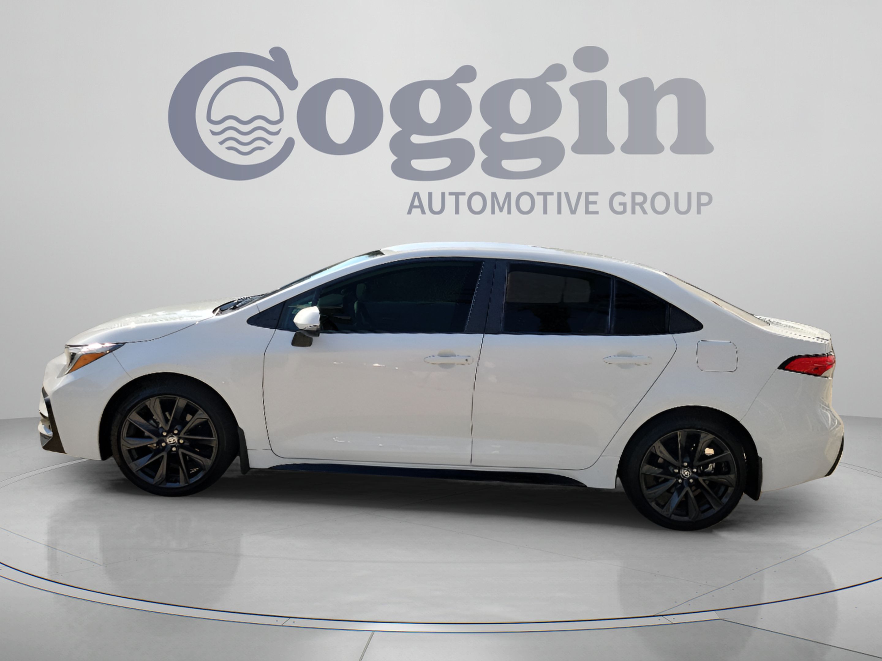 Certified 2025 Toyota Corolla SE FWD image 2