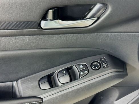 Used 2025 Nissan Altima 2.5 SV FWD image 21