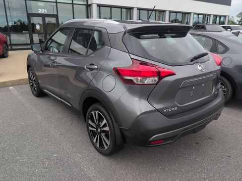 Used 2019 Nissan Kicks SR w/ SR Premium Package FWD image 7