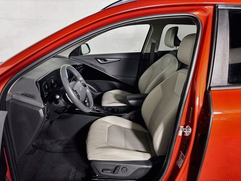 Certified 2023 Kia Niro EX FWD image 12