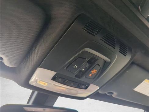 Used 2018 BMW 320i Sedan image 9