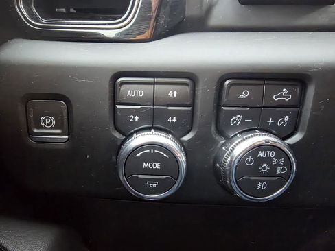 Used 2024 GMC Sierra 1500 AT4 w/ Technology Package AWD/4WD image 28