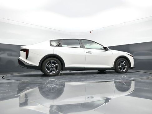 Used 2025 Kia K4 LXS image 50