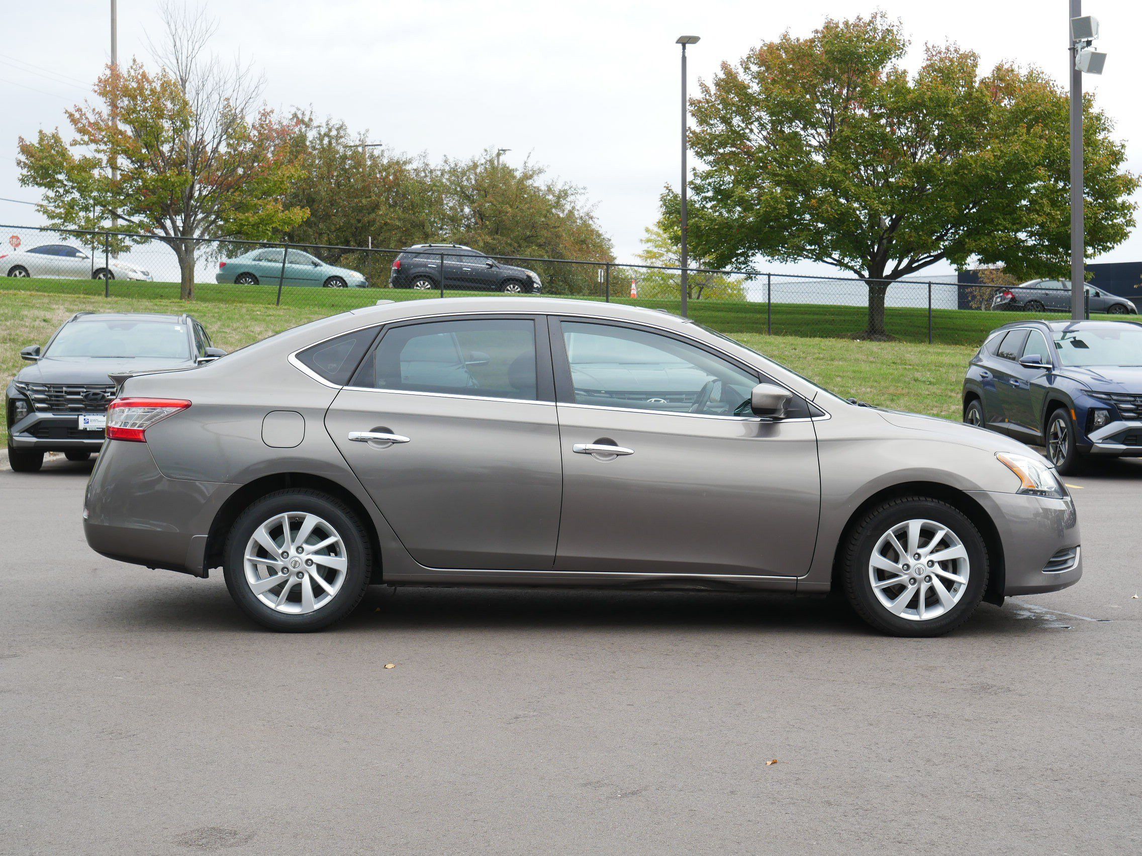 Used 2015 Nissan Sentra SV w/ Style Package FWD image 5