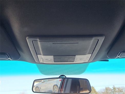 Used 2015 Ford Explorer XLT image 19