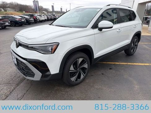 New 2026 Volkswagen Taos SE AWD/4WD image 3