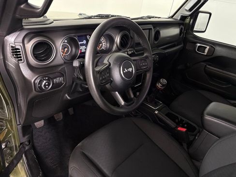 Used 2022 Jeep Gladiator Sport AWD/4WD image 15