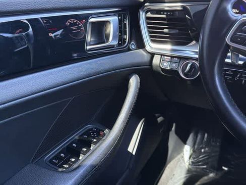Used 2020 Porsche Panamera 4 image 14