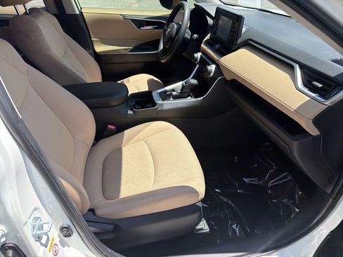 Used 2019 Toyota RAV4 XLE w/ Convenience Package FWD image 14