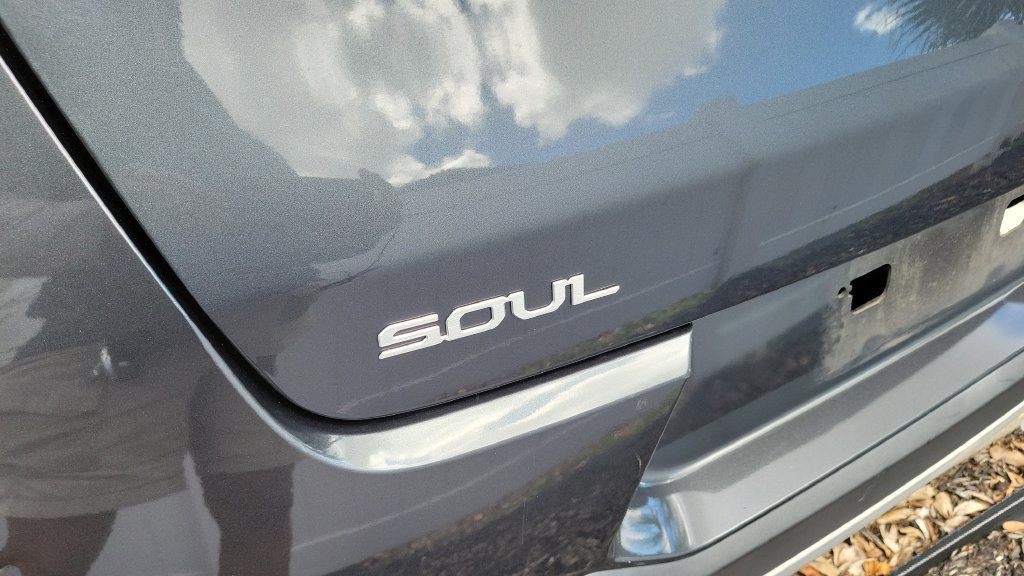 Used 2023 Kia Soul LX FWD image 10