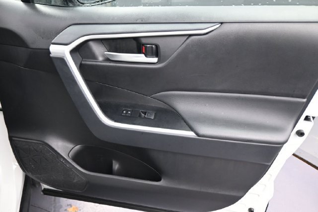 Used 2025 Toyota RAV4 XLE w/ Convenience Package AWD/4WD image 13