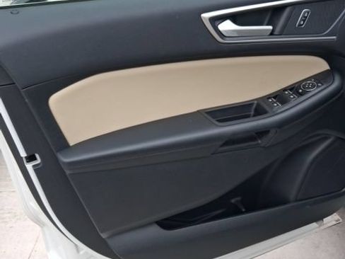 Used 2022 Ford Edge SEL w/ Convenience Package AWD/4WD image 3