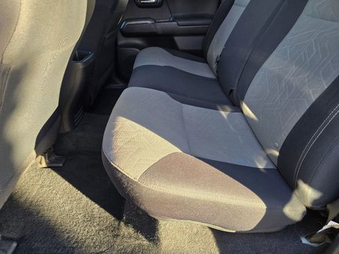 Used 2022 Toyota Tacoma TRD Off-Road image 16