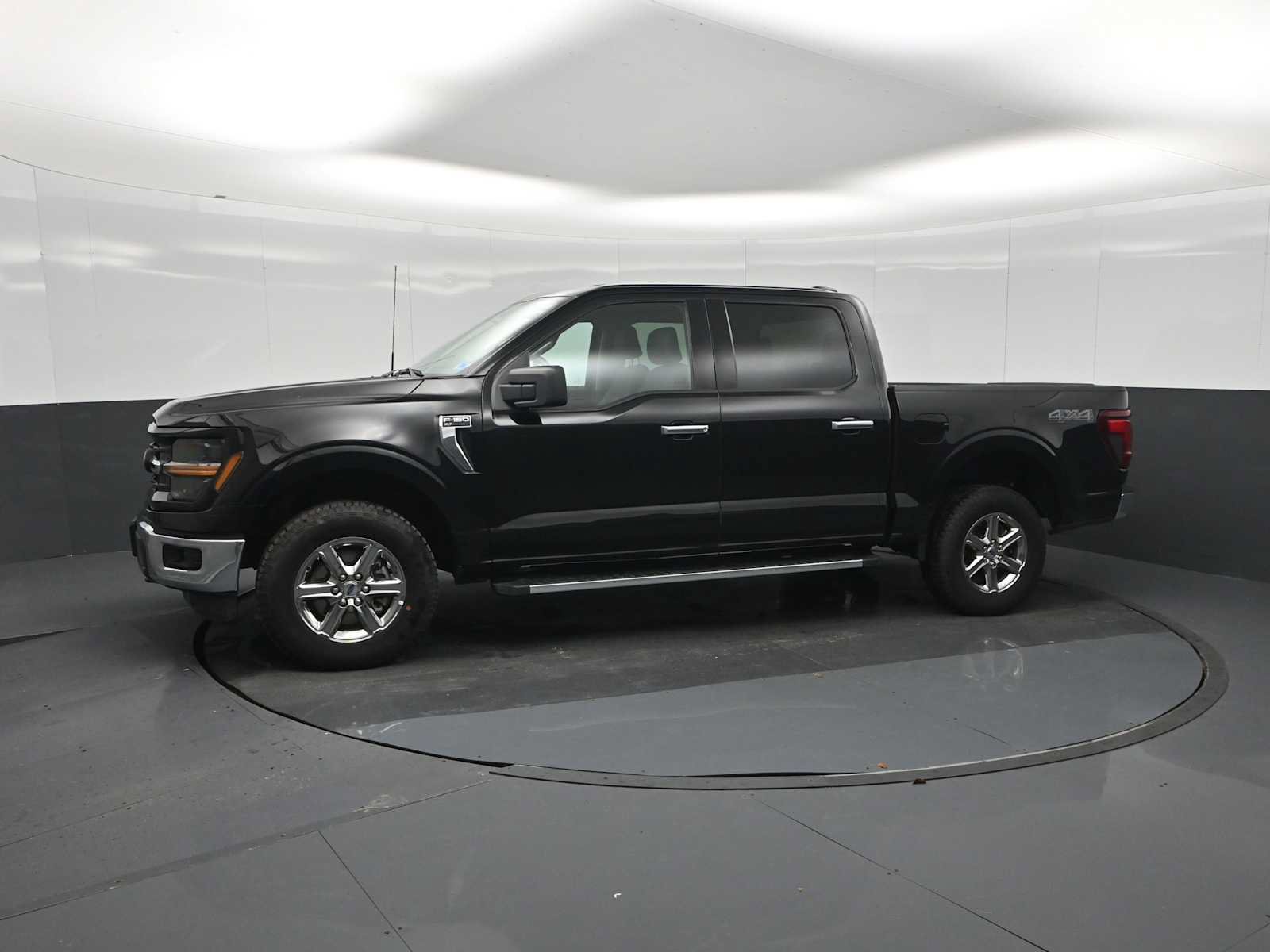 Used 2025 Ford F150 XLT w/ Equipment Group 301A Standard AWD/4WD image 4