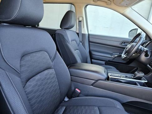 Used 2024 Nissan Pathfinder SV image 14