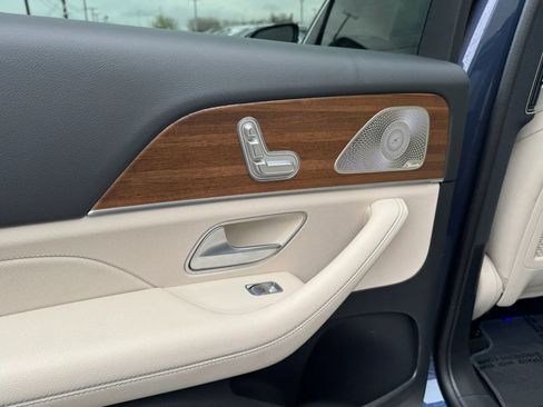 Used 2025 Mercedes-Benz GLS 450 4MATIC w/ AMG Line Exterior image 28