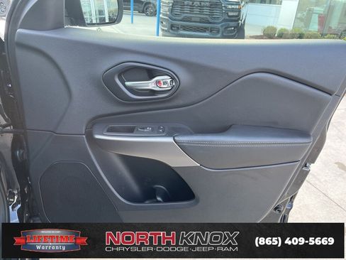 Used 2022 Jeep Cherokee Latitude Lux w/ Sun & Sound Group image 29