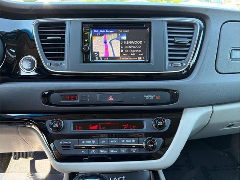 Used 2016 Kia Sedona EX FWD image 16