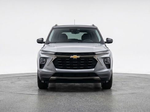 Used 2025 Chevrolet TrailBlazer LT FWD image 2